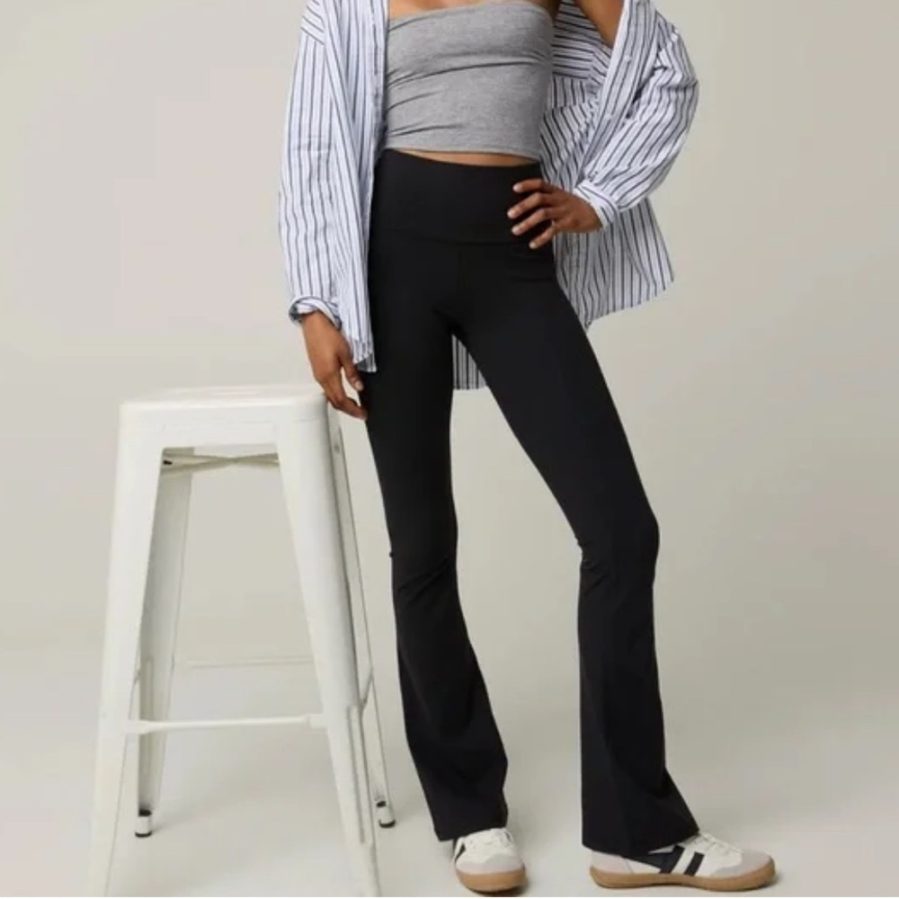 Aerie Offline Black Hugger Split Hem Bootcut Leggings Small